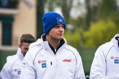 Schumacher n’est pas surpris de la prolongation de Sainz