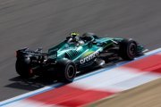 Aston 'five seconds' adrift as Honda concerns grow