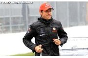 Button fit for Silverstone despite knee injury