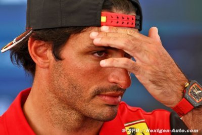 Sainz réagit aux rumeurs sur Binotto&nbsp;: Ferrari, une équipe calme et très unie