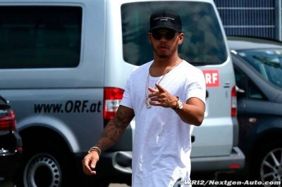 Ecclestone, Button tip Hamilton for title