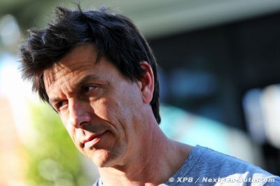 Wolff ’discussing’ F1 future with Daimler