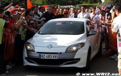 Robert Kubica visite le Mondial de l’Automobile