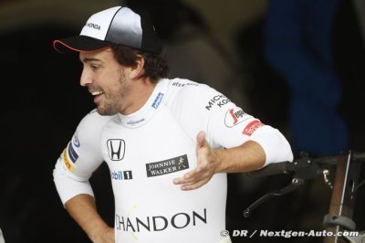 Alonso&nbsp;: Les deux pilotes Mercedes méritent le titre