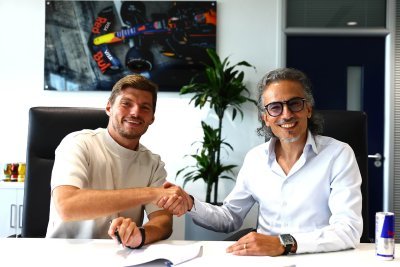 Official: Verstappen commits to Red Bull until end of 2030