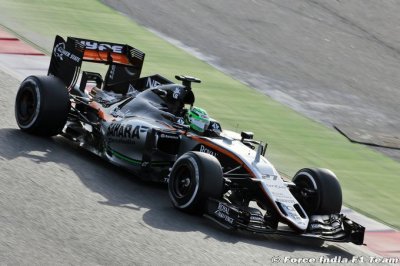 Barcelona I, day 3: Hulkenberg quickest as Mercedes splits running