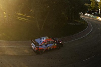 Rally España, saturday: Neuville heads title-chasing Tänak