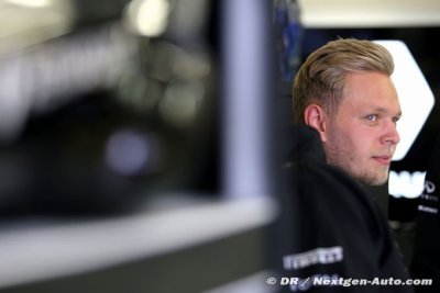 Renault denies hinting over Magnussen future