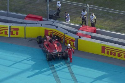 Leclerc pilote sa F1 ’au-delà de ses propres capacités’ selon Coulthard