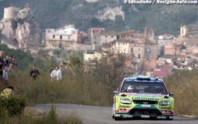 Latvala continue de progresser sur asphalte