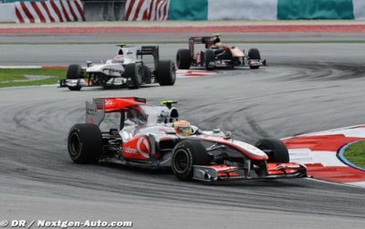 Press hails Hamilton, Alonso, after Sepang struggles