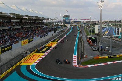 Verstappen ne compte pas renoncer à ses ’divebombs’ en 2022