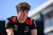 Bearman calm over Ferrari future as Hamilton stays