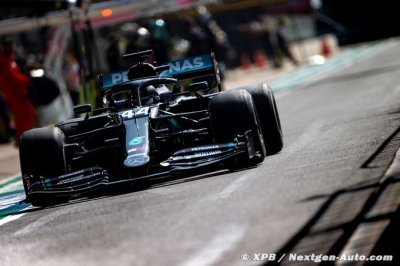 Red Bull suspects Mercedes hiding true pace