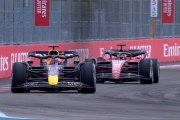 Verstappen est heureux d'avoir 'survécu' aux attaques de Leclerc