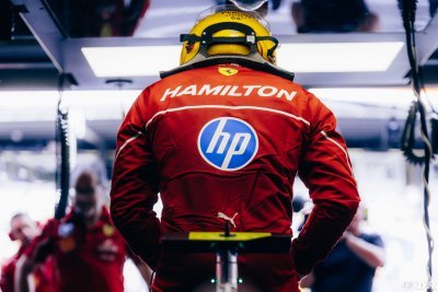 Hamilton ’not like Sainz’ amid Ferrari struggle