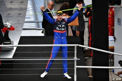 Kvyat&nbsp;: Très heureux de monter sur le podium de cette course folle