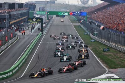 Verstappen se défait des pilotes Mercedes F1 et gagne à Zandvoort