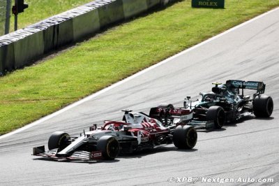 Ecclestone regrette le départ de Raikkonen, le dernier à ne pas être ’un robot’