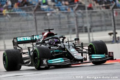 Hamilton remporte sa 100e course grâce au déluge final à Sotchi