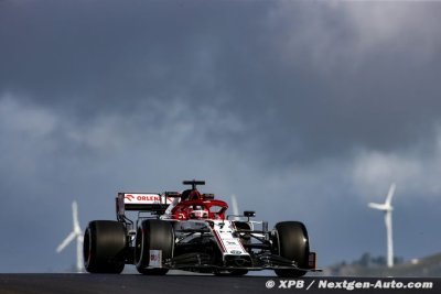 Raikkonen et Giovinazzi se sont amusés malgré une piste de Portimao encore verte