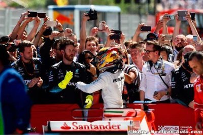 Hamilton révèle se passer de boisson en course