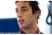 Ricciardo told to push, not fear crashes