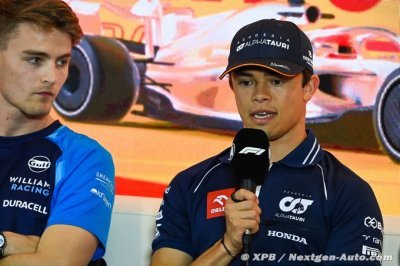 De Vries coy in wake of Marko praise