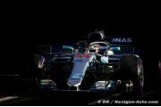 Hamilton hints at Mercedes contract delay
