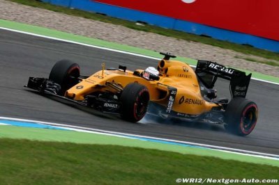 Magnussen still in play for 2017 seat - report