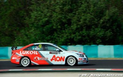 Moscow Raceway, Course 1&nbsp;: Muller gagne malgré la pression de Coronel