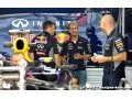 Vettel a aidé ses mécaniciens à ranger le garage Red Bull
