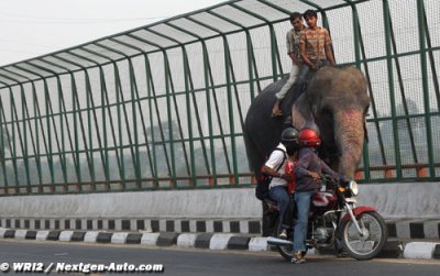 F1 world adjusts to new surroundings in India