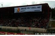 Greenpeace protests F1 sponsor Shell at Spa