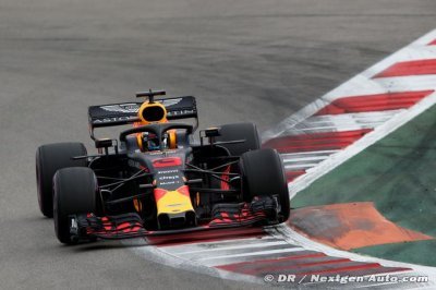 La course de Ricciardo gâchée dès le 1er tour