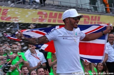 Hamilton ‘a le monde à ses pieds’ pour Mansell