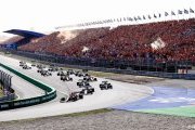 Hamilton parle d'une 'fusée' pour la Red Bull Honda de Verstappen