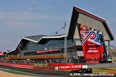 ‘Quel honneur’&nbsp;: Hamilton ému de voir une ligne droite de Silverstone porter son nom