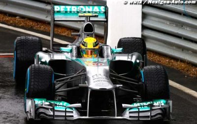 Hamilton s’en sort bien compte tenu de sa crevaison