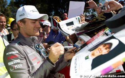 Rosberg says contract ensures equal status with Hamilton