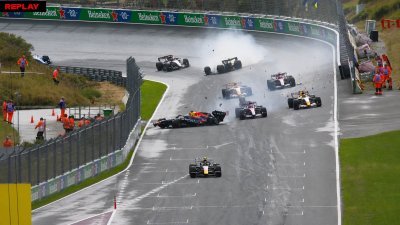 Gros crash pour Verstappen, le dernier GP des Pays-Bas interrompu par un drapeau rouge