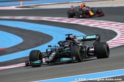 Red Bull réfléchit à une réclamation contre l’aileron avant de Mercedes F1