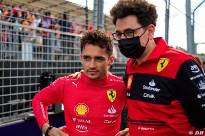 Ferrari ’ne gère pas’ son avance, Leclerc et Sainz ’libres de se battre’