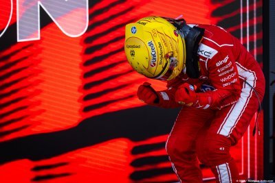 La victoire ’historique’ de Hamilton saluée, tout comme la stratégie ’agressive’ de Ferrari