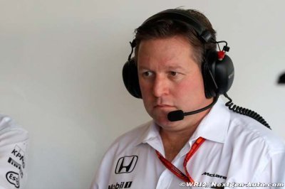 Baisse des coûts et nouveau moteur, Brown presse la FIA et Liberty