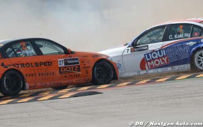 Barlesi and Weber watched by the stewards