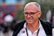 Domenicali défend une F1 'moderne' : innovation ou dérive vers le spectacle ?