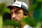 Honda can target Mercedes for 2017 - Alonso