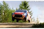 Loeb monte sur le podium provisoire