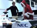 Vidéo - Hulkenberg se fait livrer sa Sauber par le Père Noël